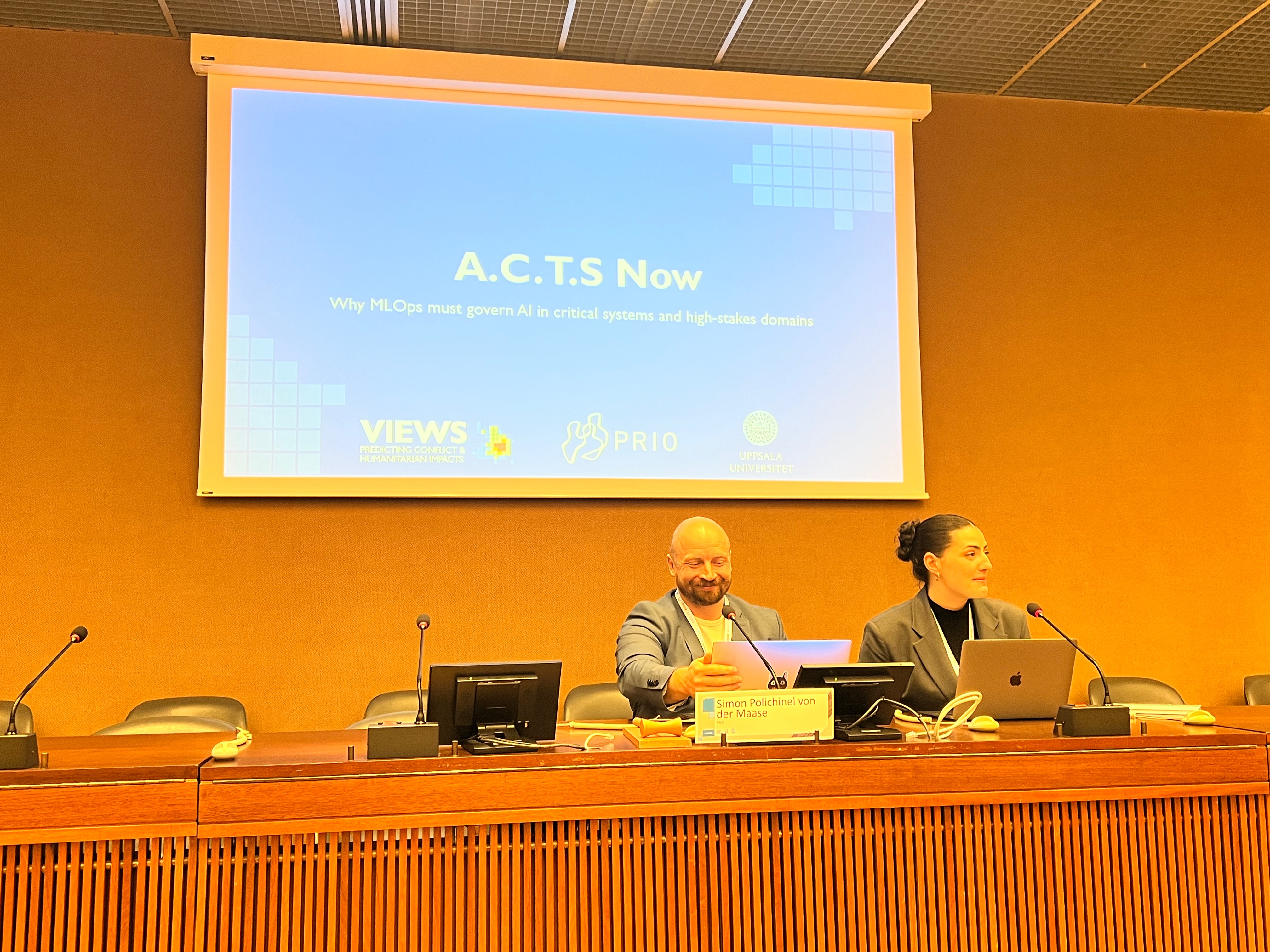 Simon Polichinel von der Maase and Alexa Timlick presenting at the conference.